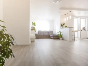 リビングを広くおしゃれに見せる内装術｜狭い部屋でも開放感がアップするコツ