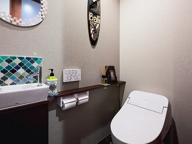 トイレ壁材の種類と特徴を、防汚・消臭・調湿の視点で徹底解説